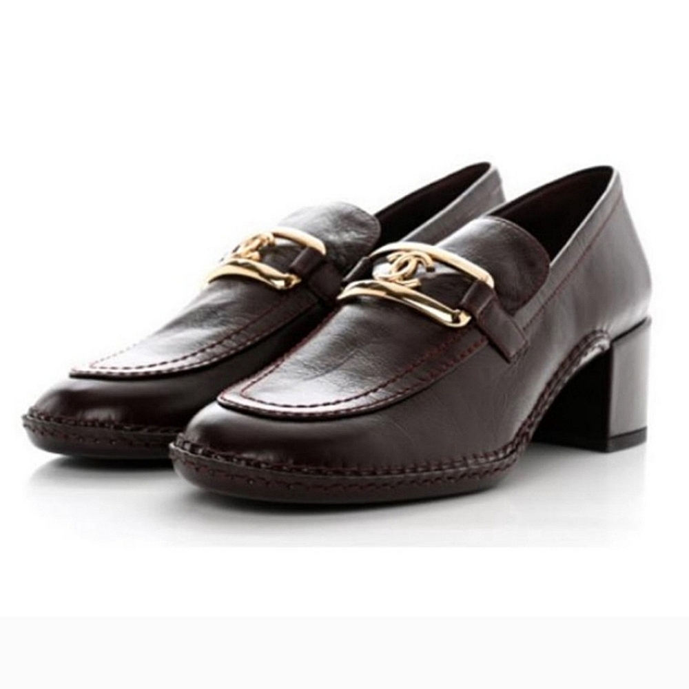 CHANEL Shiny Calfskin Metal CC Loafers Burgundy